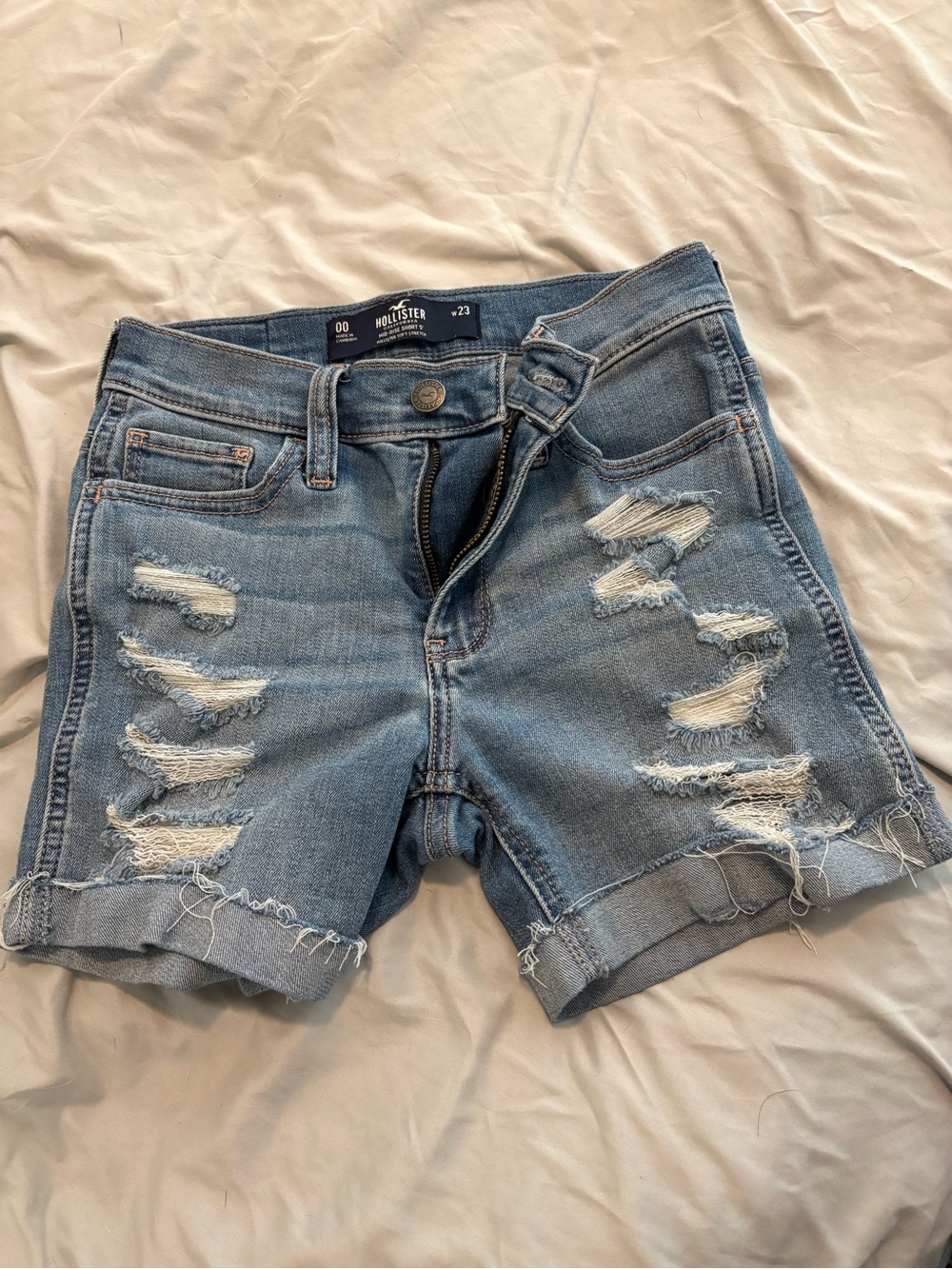 Hollister Women's Distressed Denim Mid Rise 5” Cotton Shorts Size 00 2